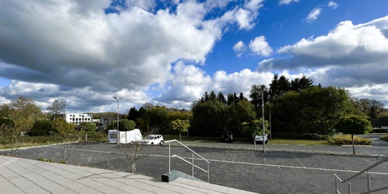 Parkplatz und Wegeerschließung