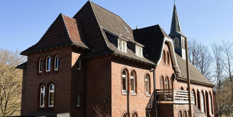 Südwestansicht Kirchengebäude